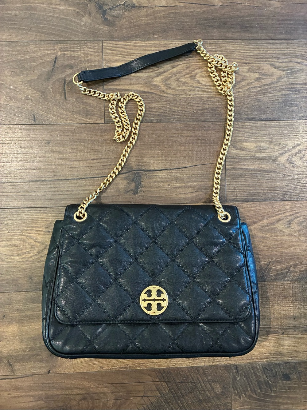 Tory Burch Willa Quilted Leather Shoulder Crossbody Bag in Black with Gold Chain